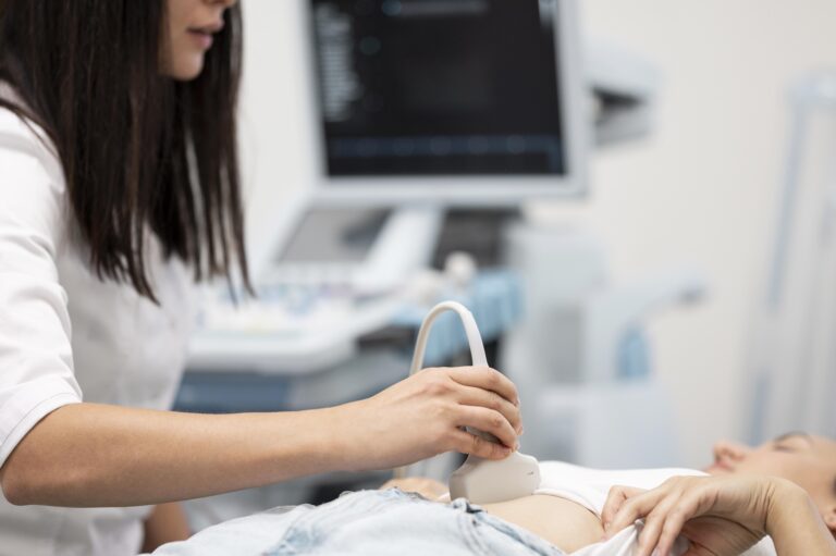 prikaz jednog ultrazvucnog pregleda donjeg stomaka kod zene. reproduktivni organi